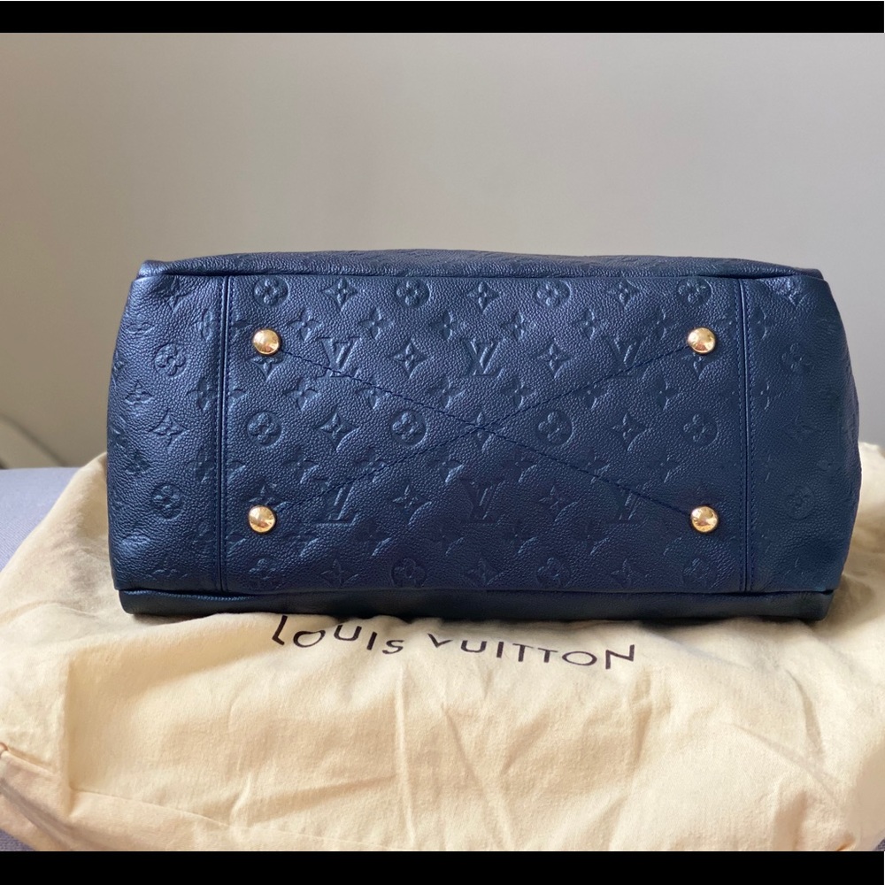 SOLD Louis Vuitton Artsy MM Empreinte Leather Bag - Picture 3 of 8